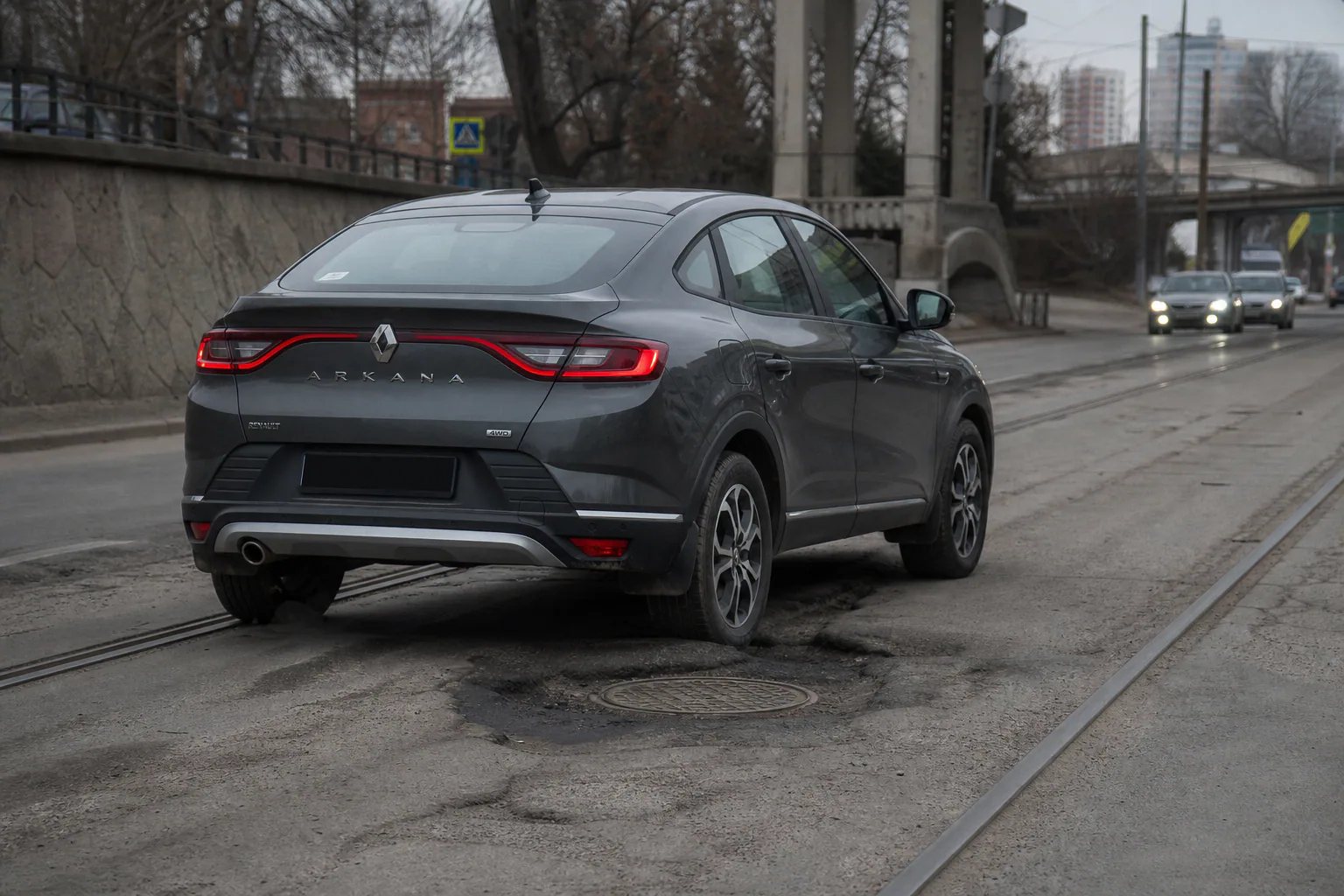 Иллюстрация к сценарию: Renault Arkana каждый день: город, салон и трасса